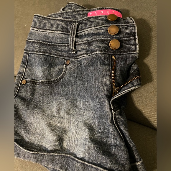 Tinseltown Jean Short - Picture 4 of 7